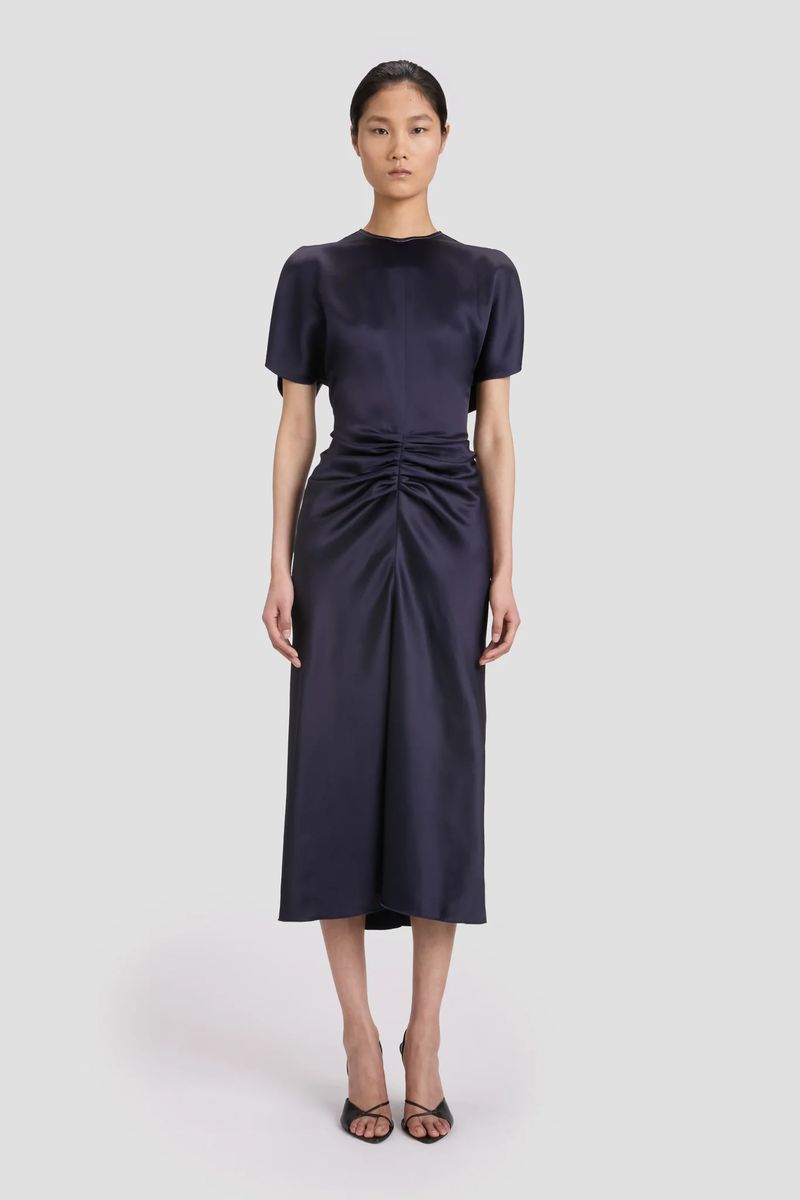 Elegantes Satin-Midikleid mit Raffung