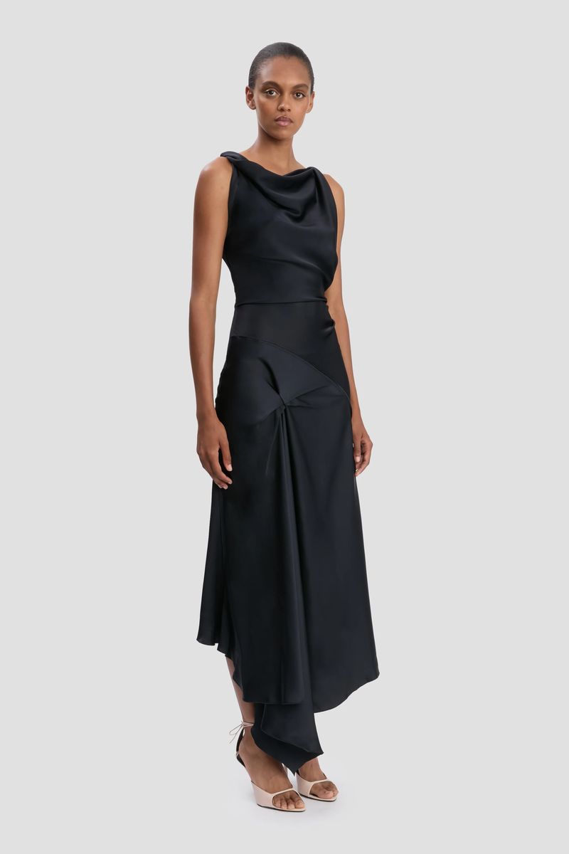 Drapiertes Satin-Midikleid mit asymmetrischem Saum