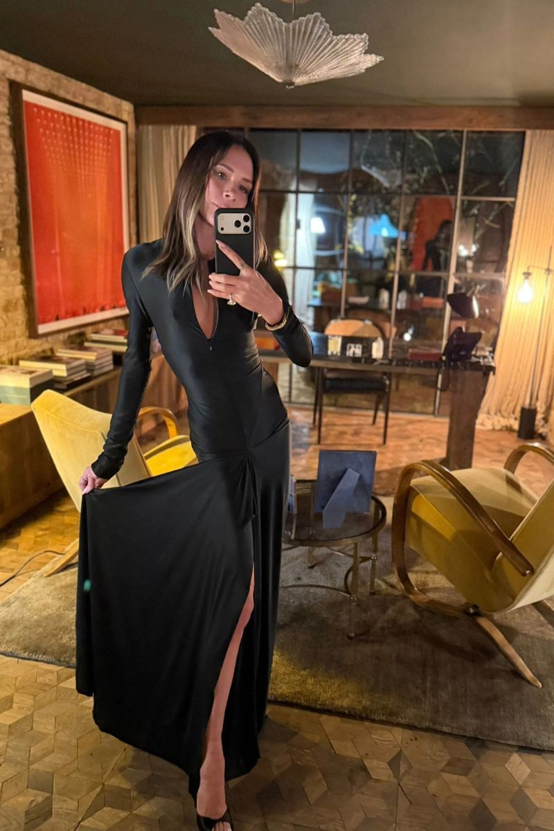 Bodenlange Robe mit Cut-Outs