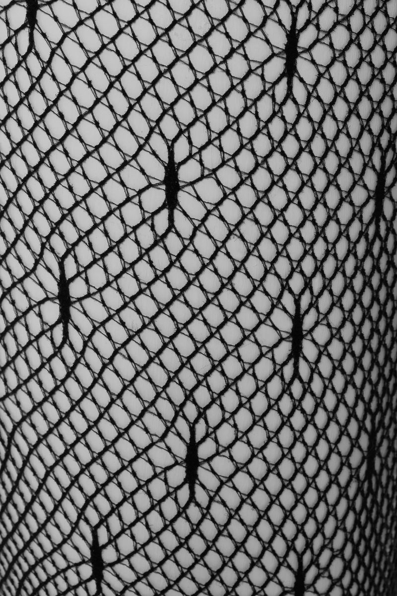 Gemusterte Netzstrumpfhose mit Culotte-Design