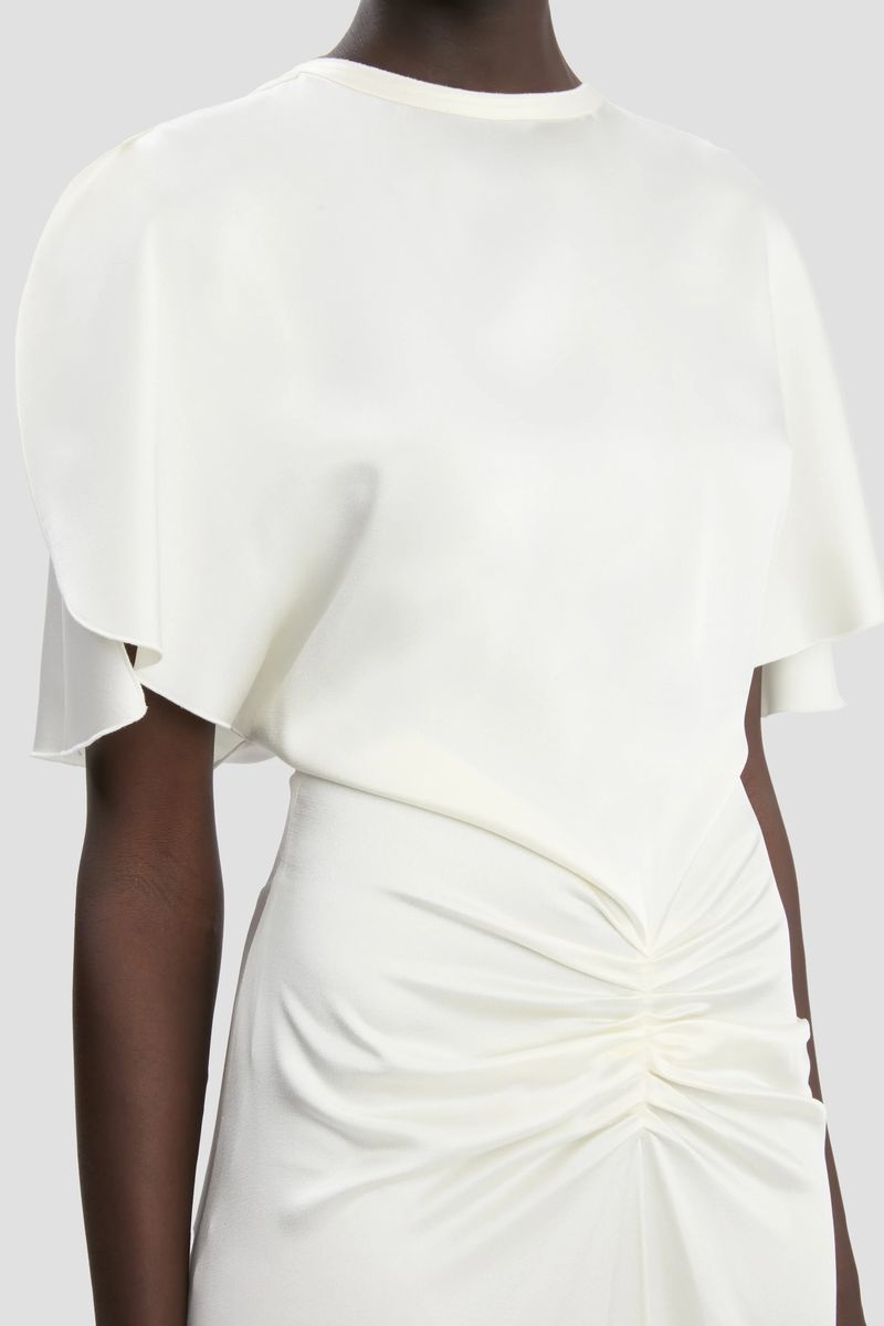 Elegante Satin-Robe mit Raffung