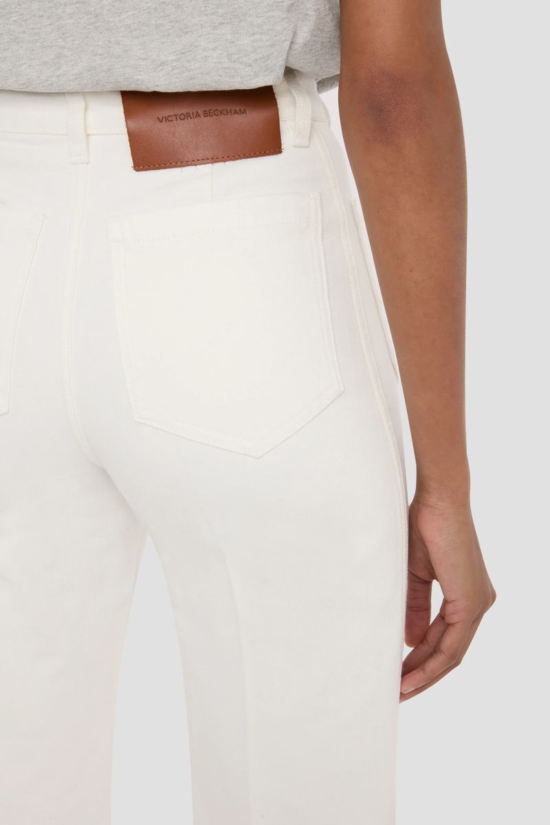 Hochgeschnittene Jeans mit weitem Bein