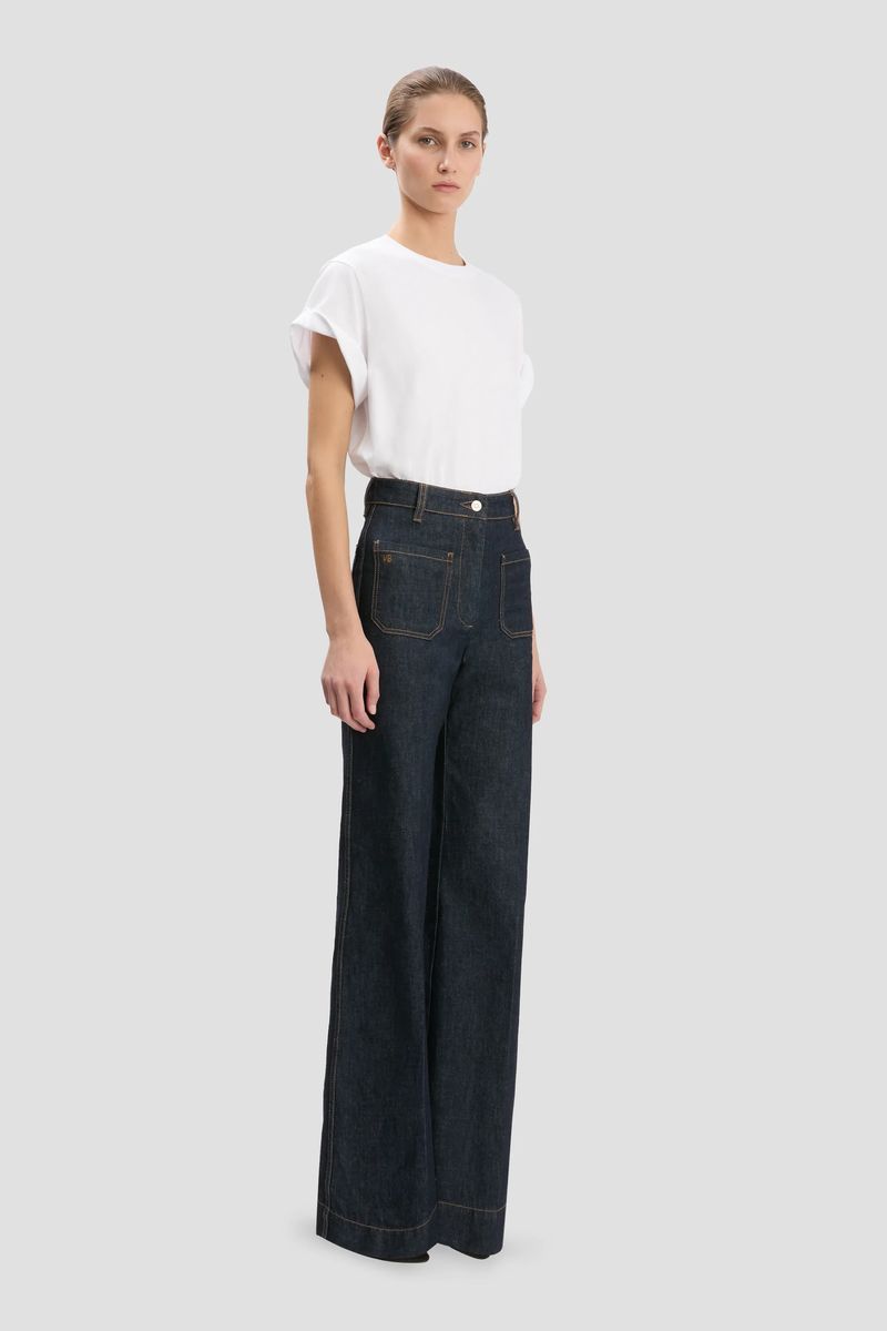 Hochgeschnittene Jeans mit weitem Bein