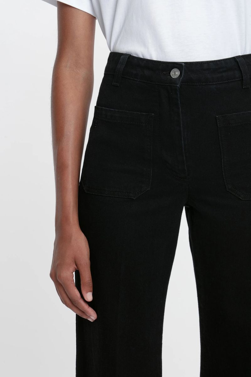 Hoch taillierte Jeans mit weitem Bein