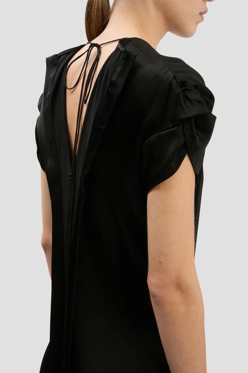 Asymmetrisches Midikleid mit Knotenschultern