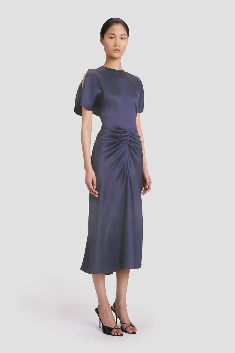Bela Plissee-Satin-Midikleid