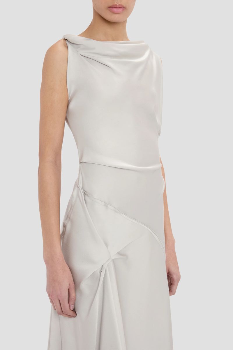Asymmetrisches drapiertes Satin-Midikleid