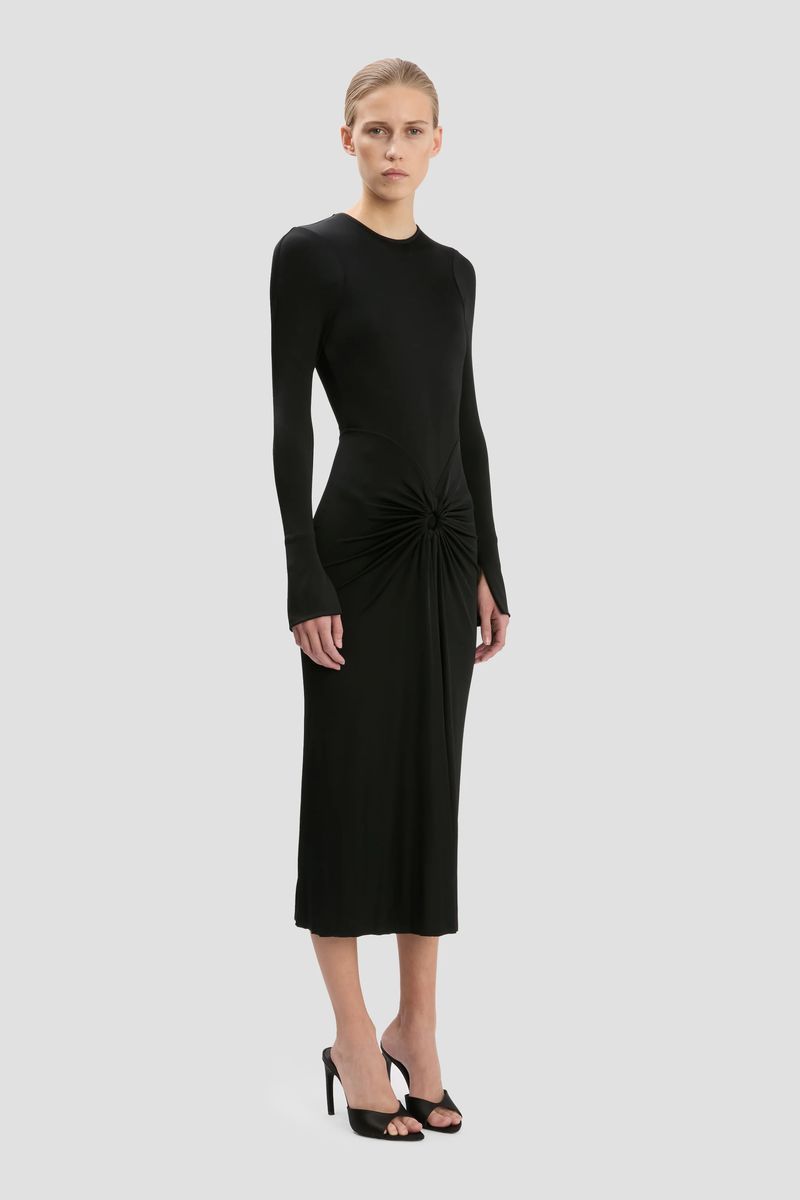 Langärmliges drapiertes Midikleid