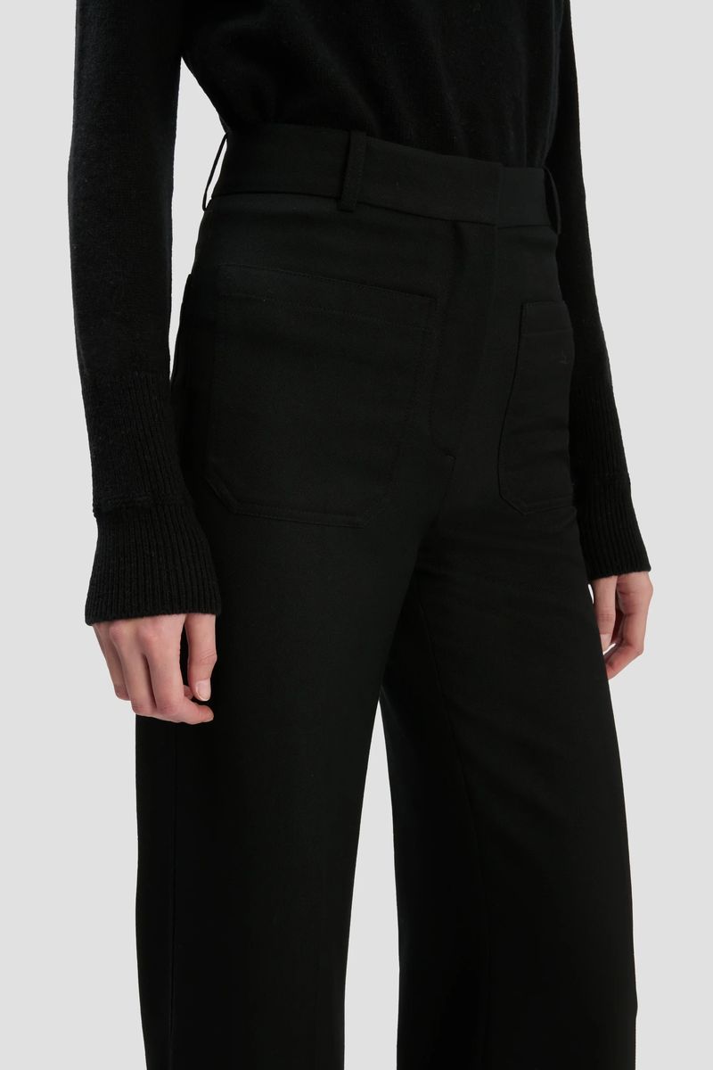 Minimalistischer Rollkragenpullover aus Lammwolle