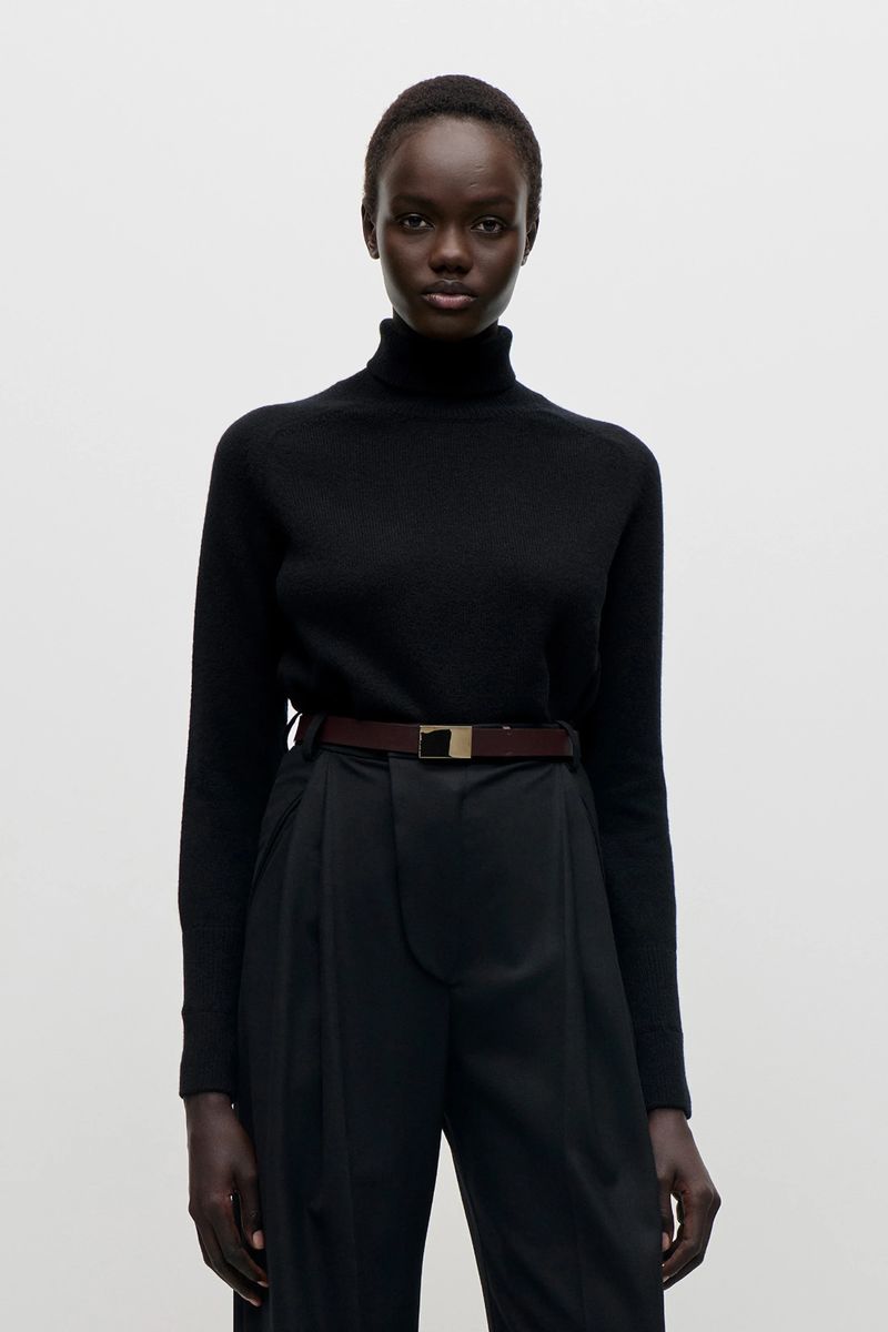 Minimalistischer Rollkragenpullover aus Lammwolle