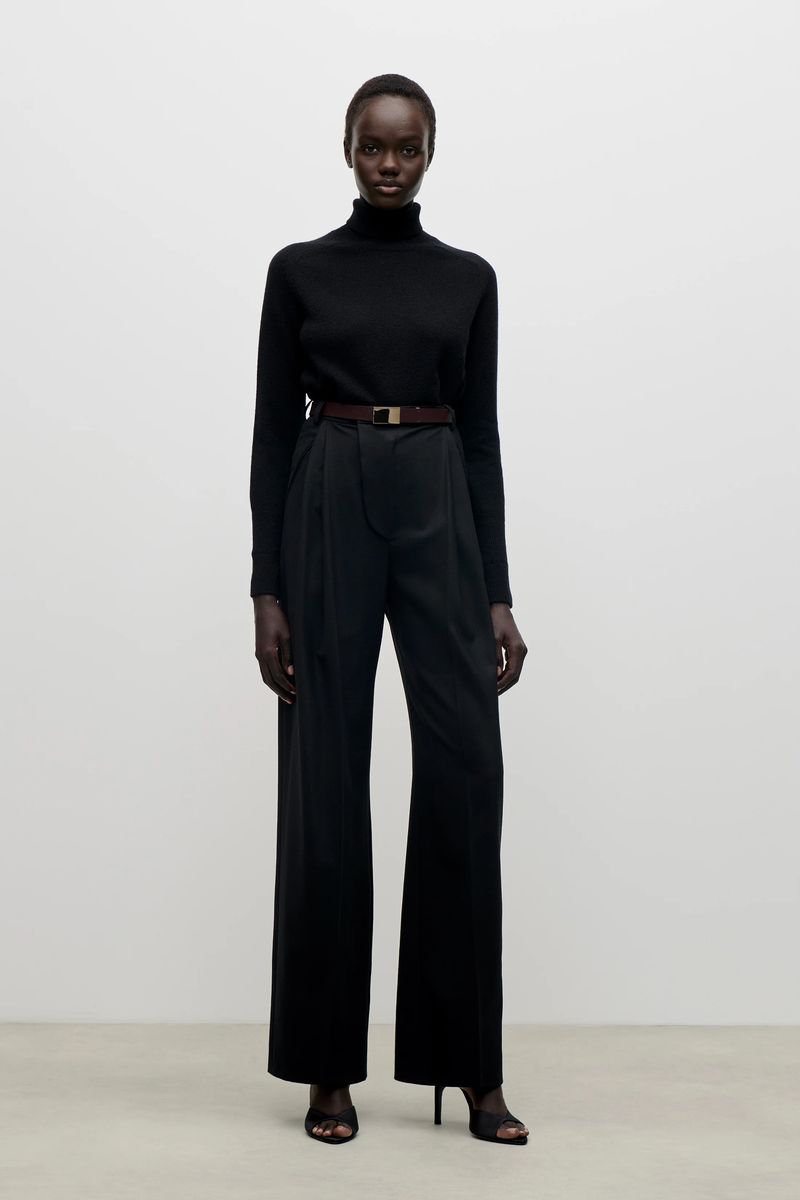 Minimalistischer Rollkragenpullover aus Lammwolle