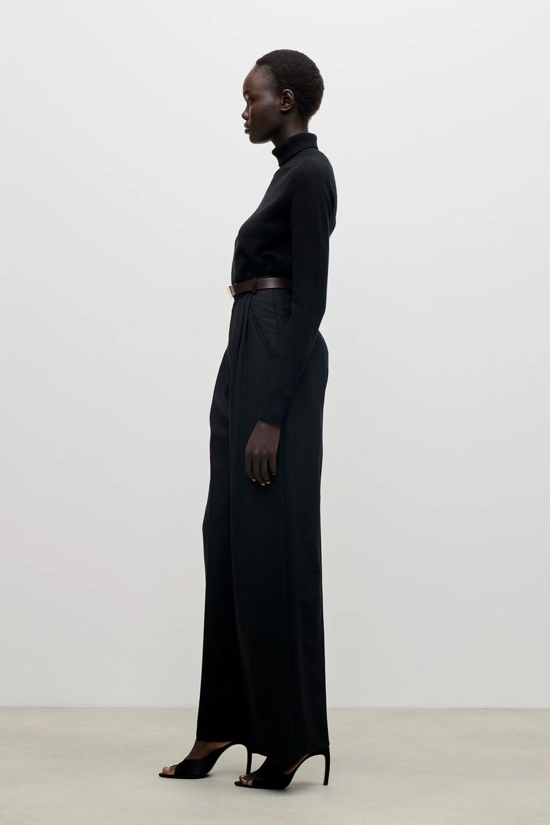 Minimalistischer Rollkragenpullover aus Lammwolle
