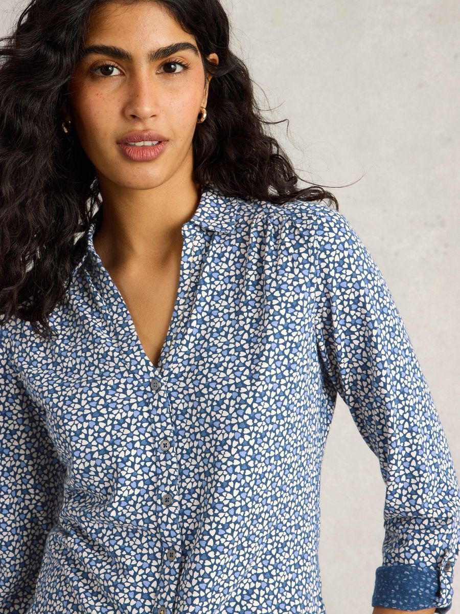 Gemusterte Jerseybluse mit Krempelärmeln