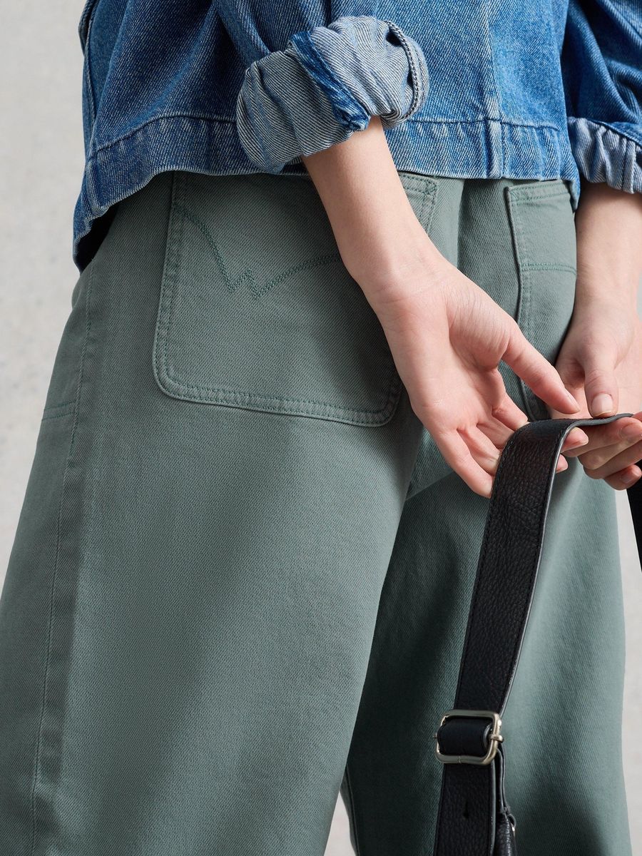 Cropped-Jeans mit weitem Bein