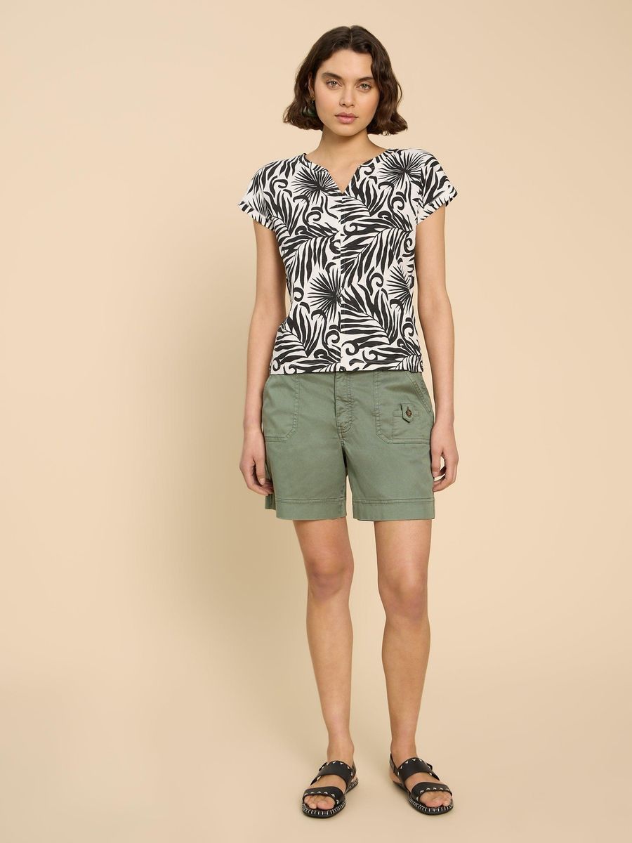 T-Shirt mit Tropenmuster und Keilausschnitt