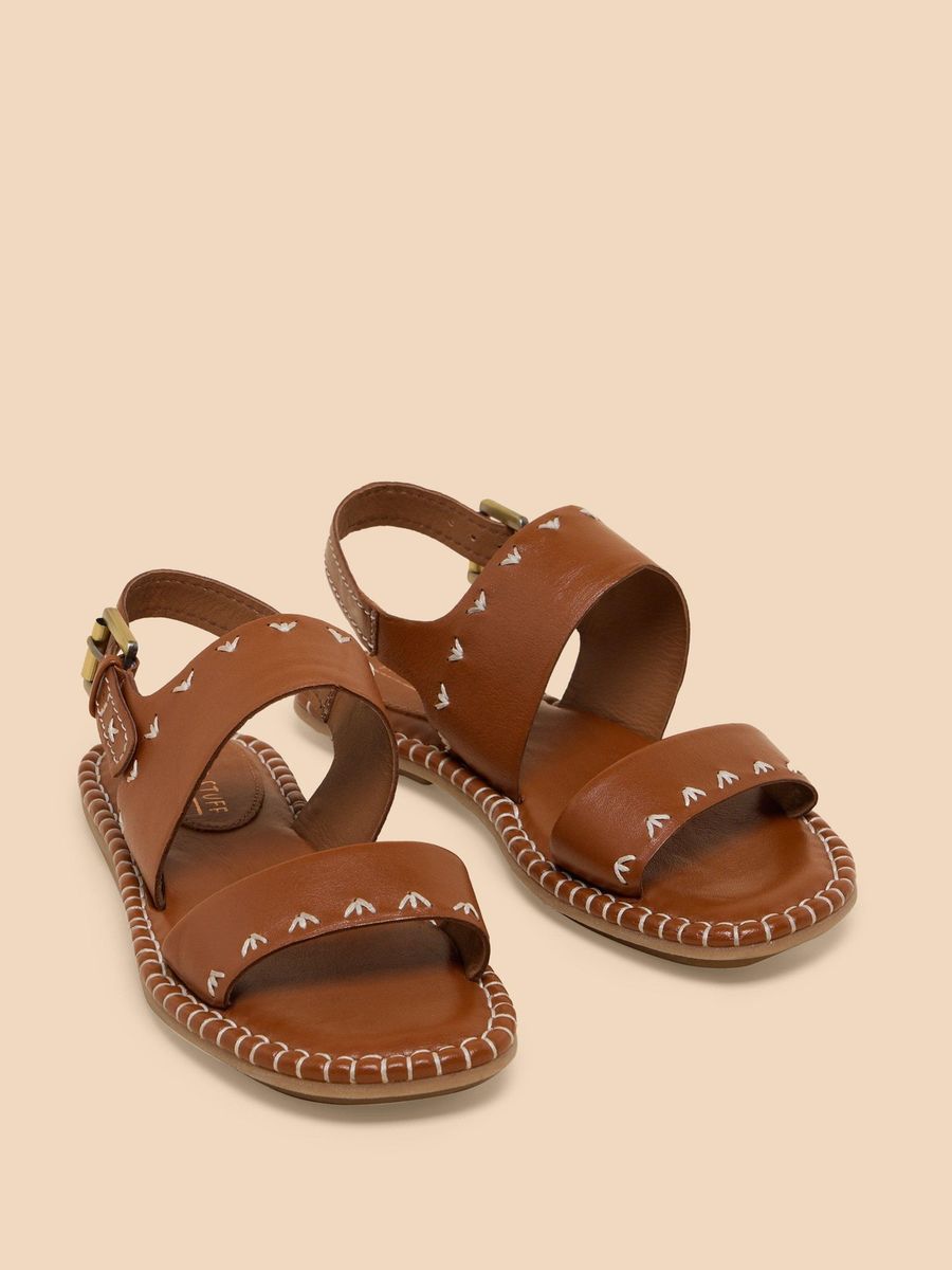 Bestickte Ledersandalen mit Schnalle