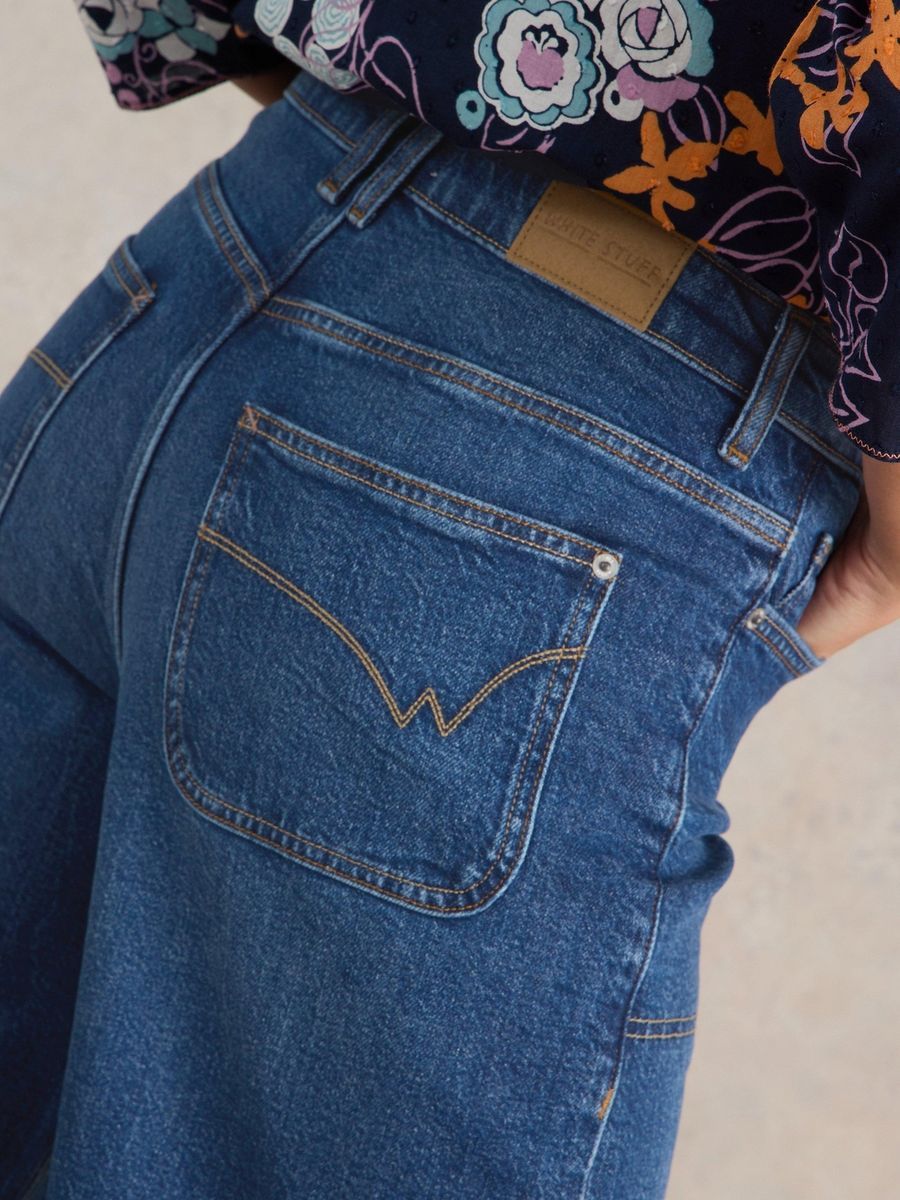 Gekürzte Jeans mit weitem Bein