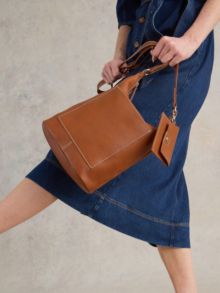 Crossbody-Tasche aus genarbtem Leder