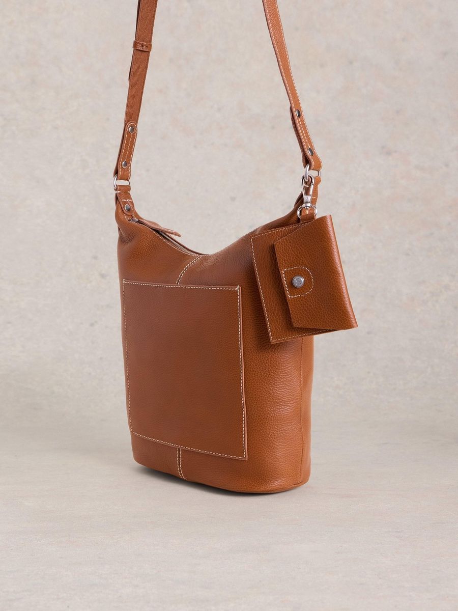 Crossbody-Tasche aus genarbtem Leder
