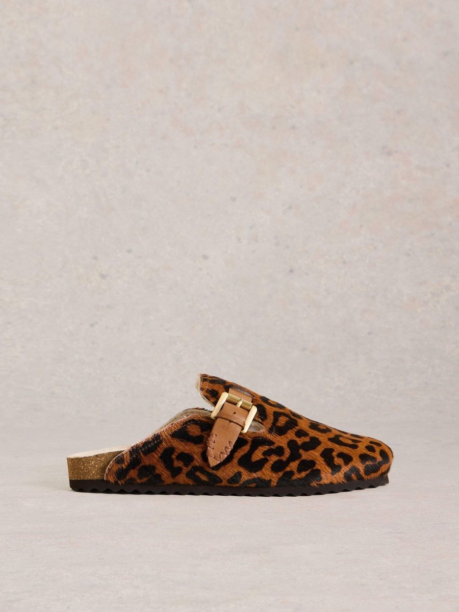 Clogs mit Leopardenmuster und Schnalle