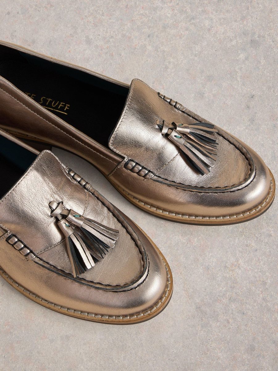 Quasten-Loafer aus Metallic-Leder