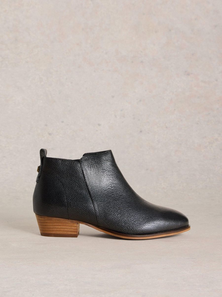 Strukturierte Lederstiefeletten mit Absatz
