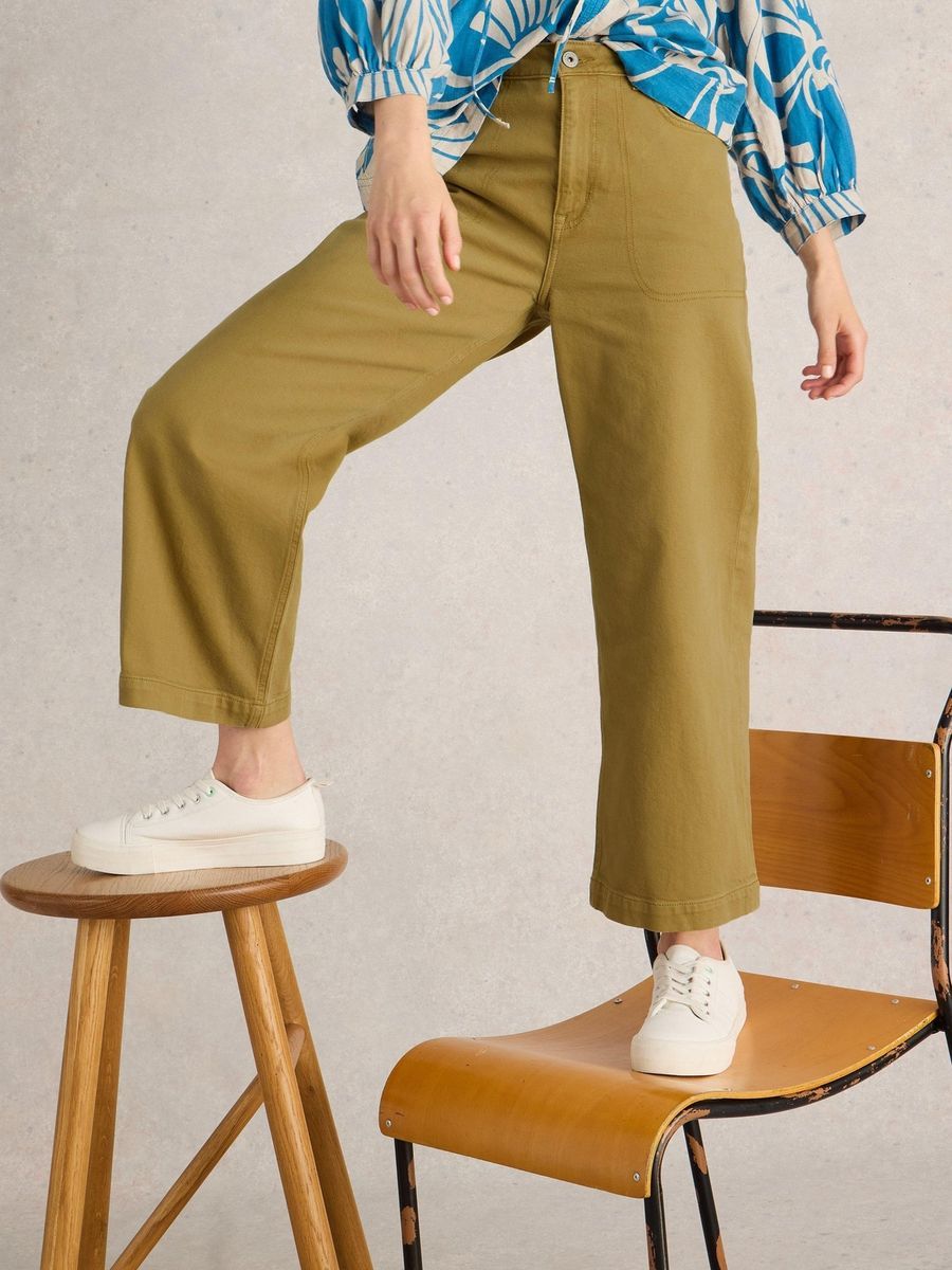 Hochgeschnittene 7/8-Jeans mit weitem Bein