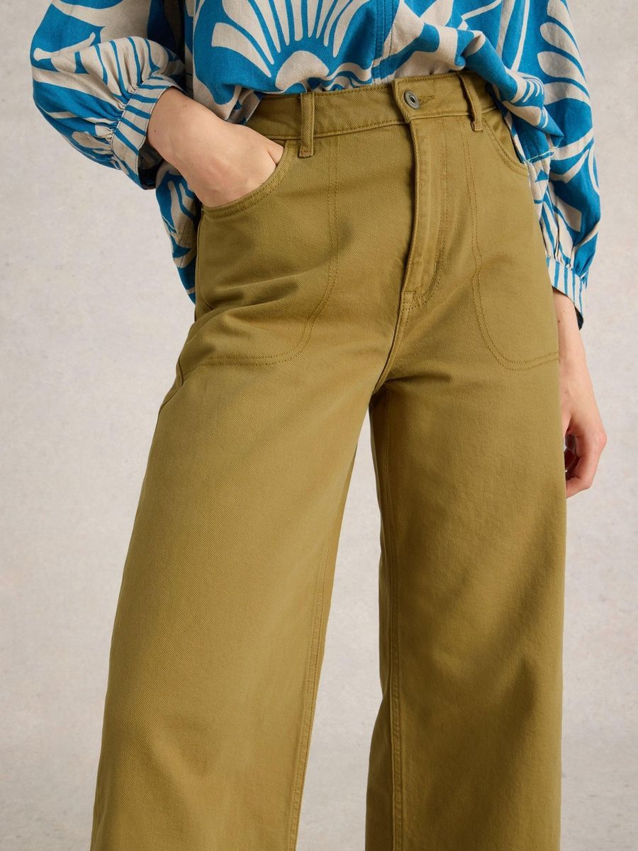 Hochgeschnittene 7/8-Jeans mit weitem Bein