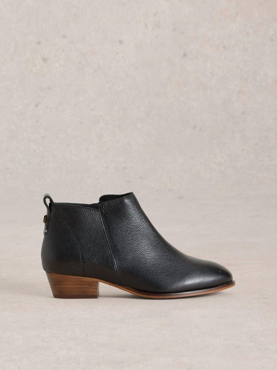 Zeitlose Stiefeletten aus genarbtem Leder
