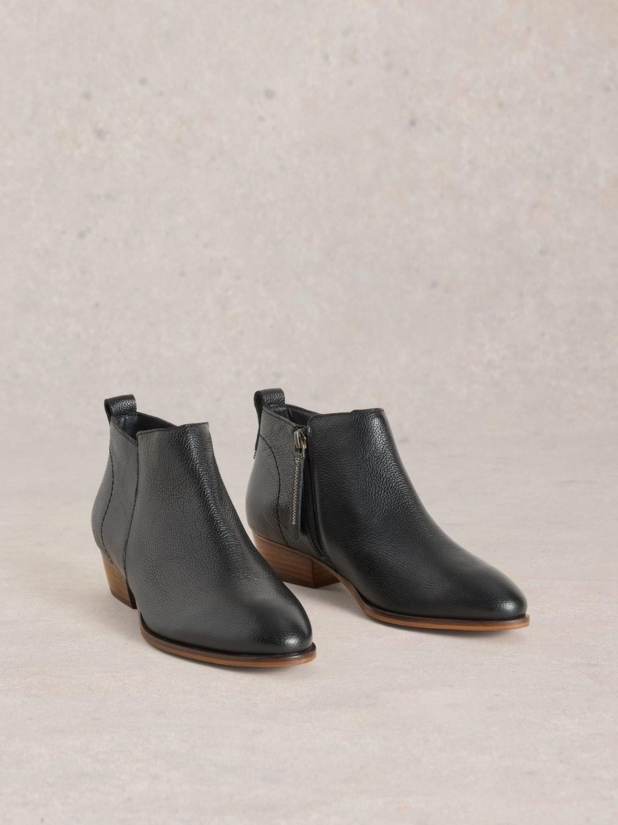 Zeitlose Stiefeletten aus genarbtem Leder