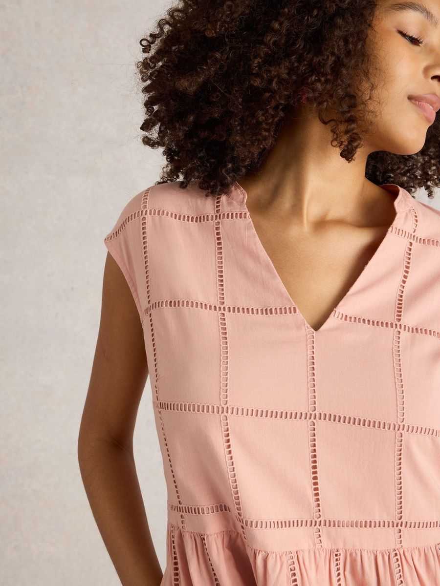 Gestuftes Midikleid mit Lochstickkaro