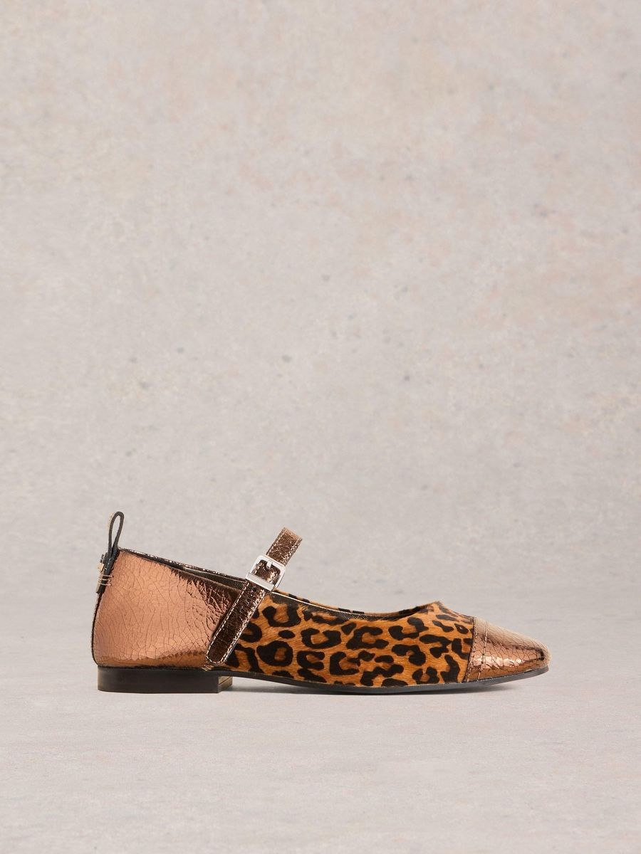 Mary Janes mit Leopardenmuster und Metallic-Details