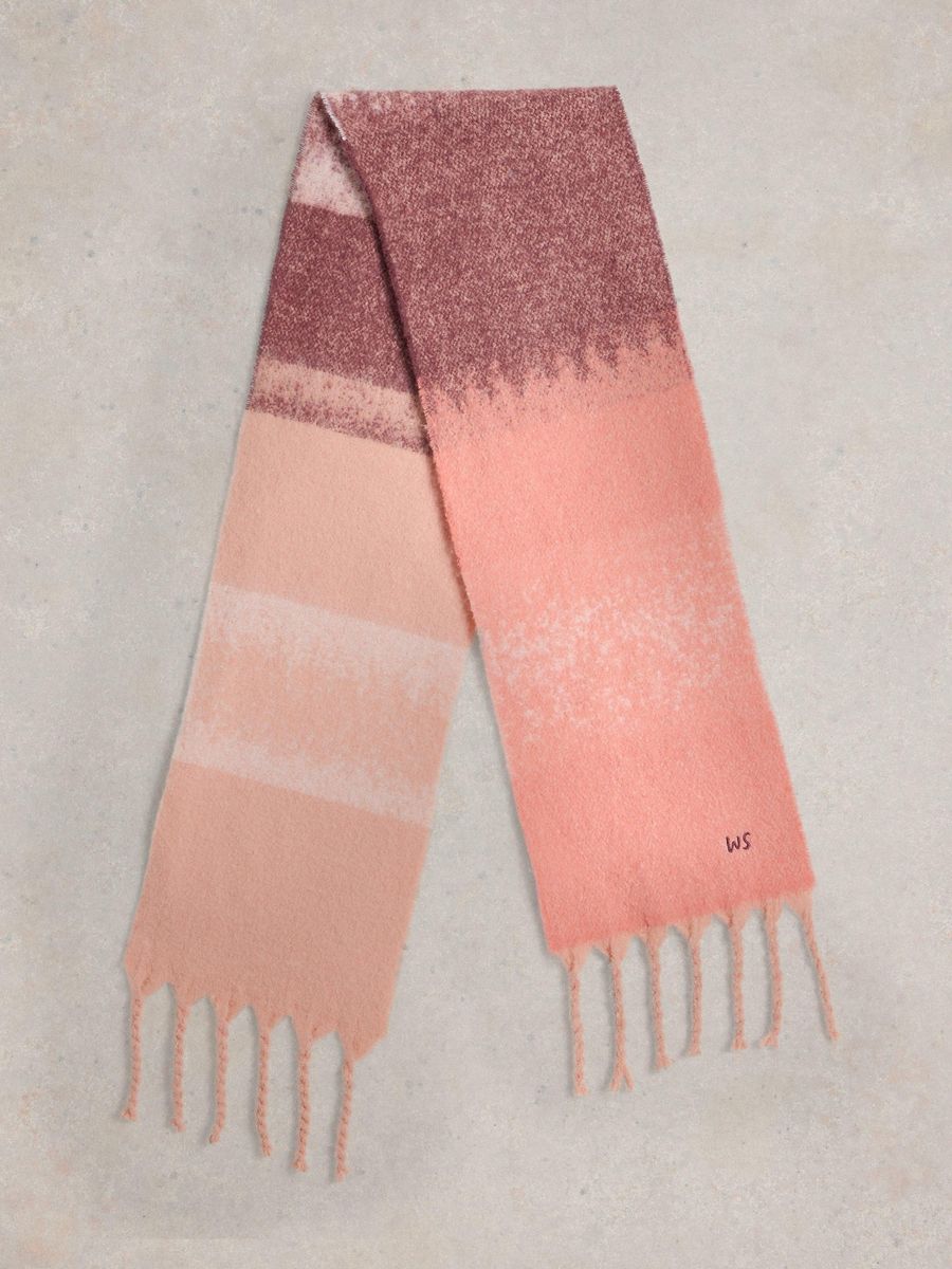 Gestrickter Schal mit Farbverlauf