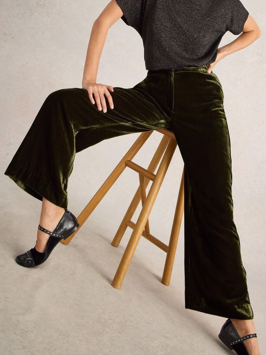 Elegante Samthose mit weitem Bein
