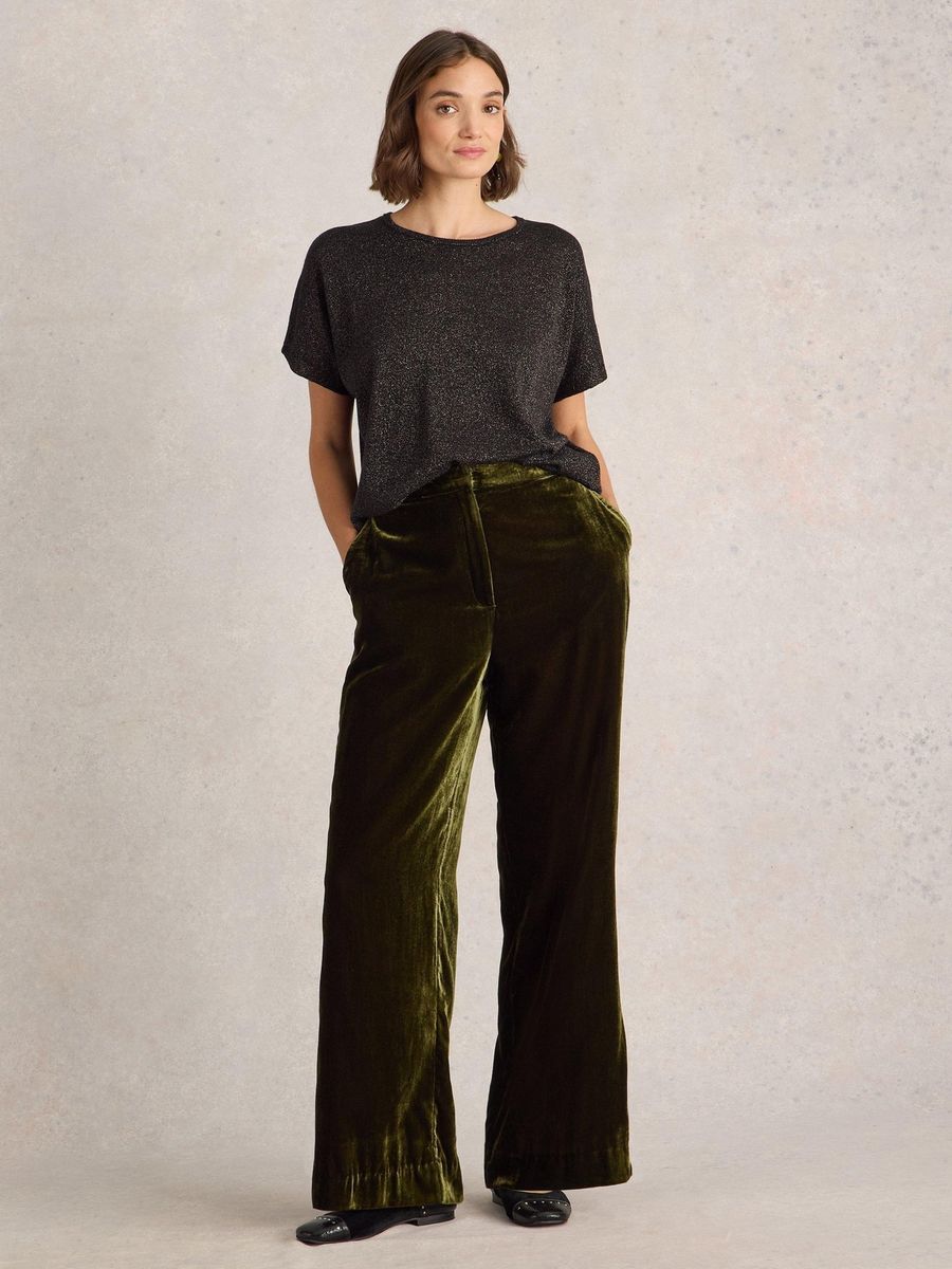 Elegante Samthose mit weitem Bein