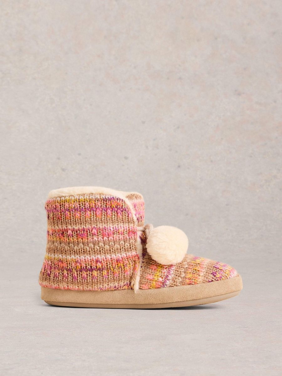 Kuschelige gestrickte Haus-Booties mit Bommeln