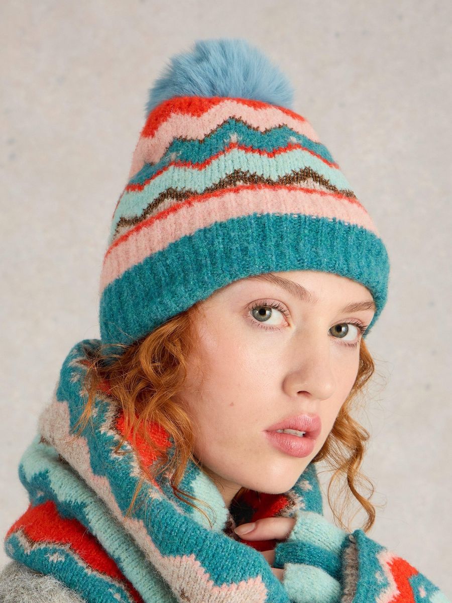 Strickmütze mit Zickzackmuster und Bommel