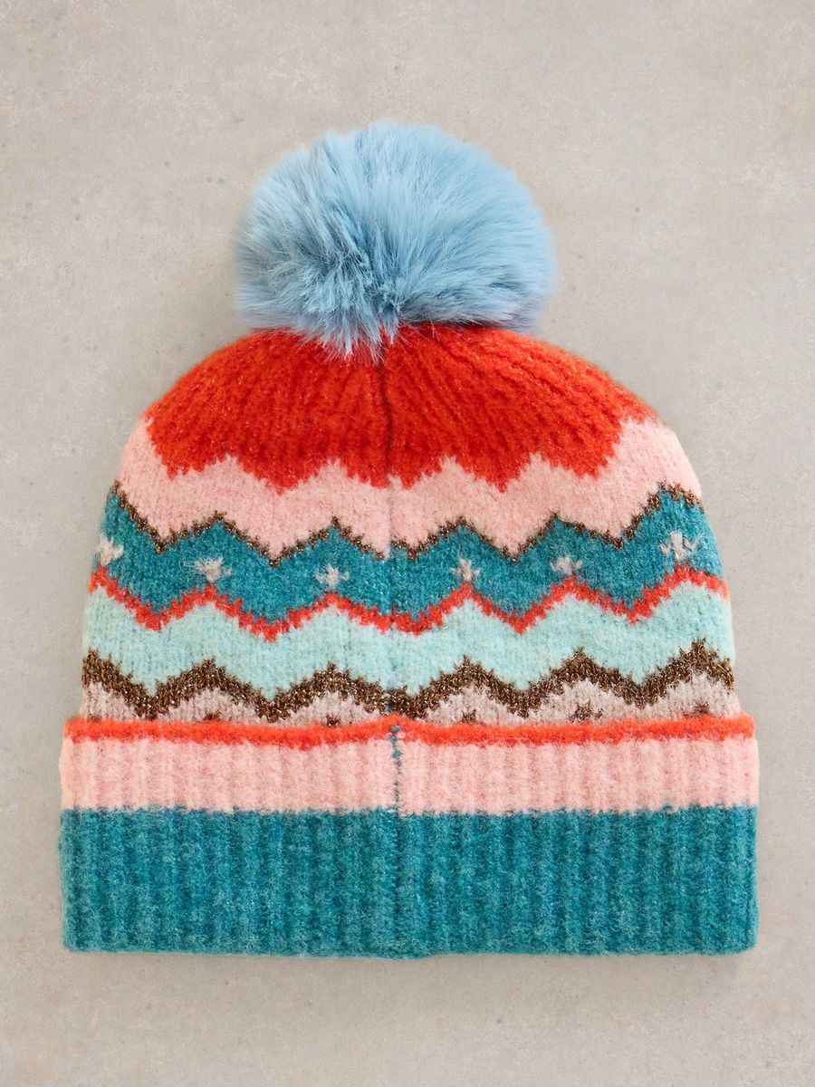 Strickmütze mit Zickzackmuster und Bommel