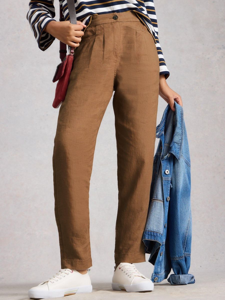 Leinenhose mit Bundfalten und Karottenschnitt
