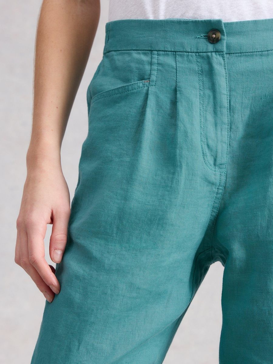 Leinenhose mit Bundfalten und Karottenschnitt