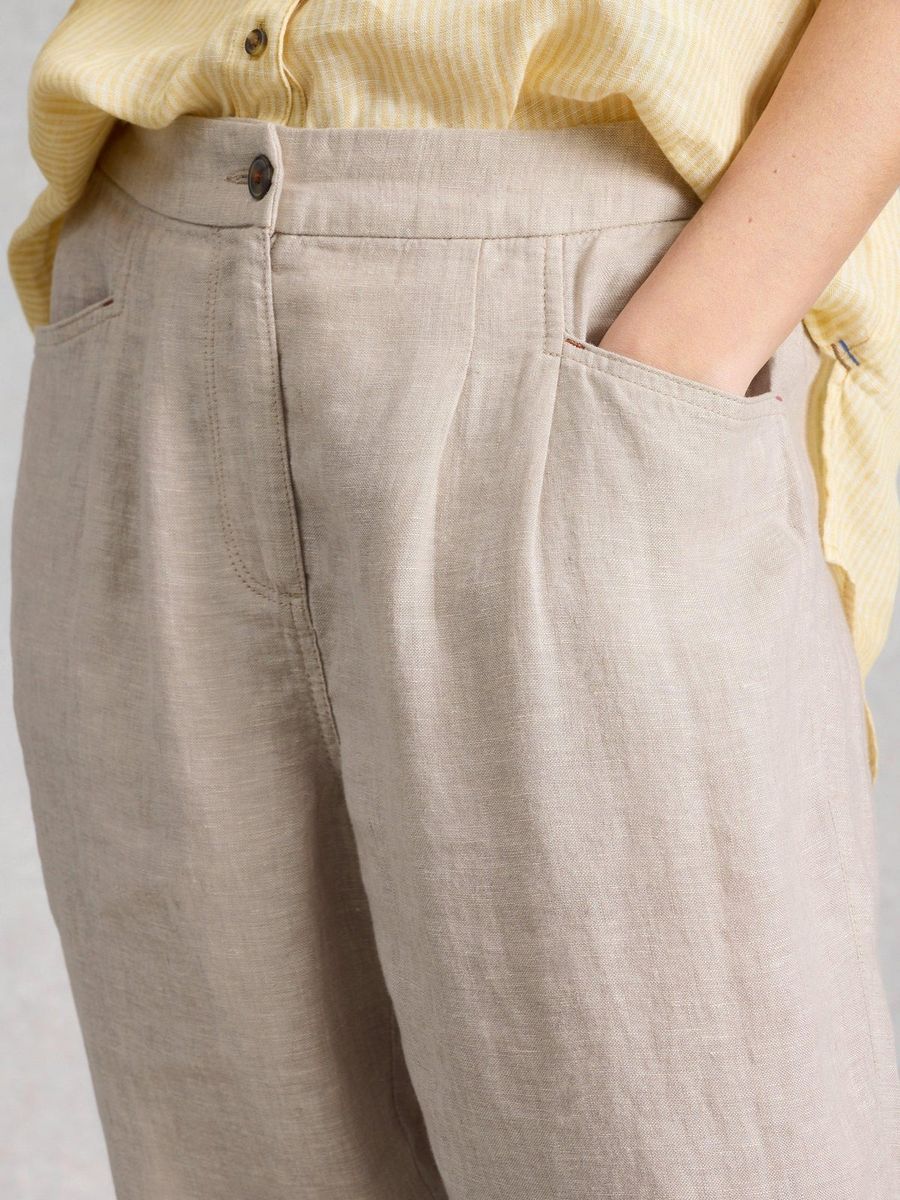 Leinenhose mit Bundfalten und Karottenschnitt