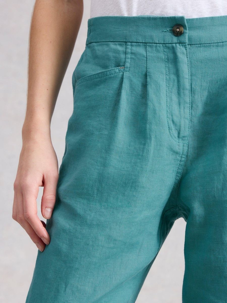 Leinenhose mit Bundfalten und Karottenschnitt