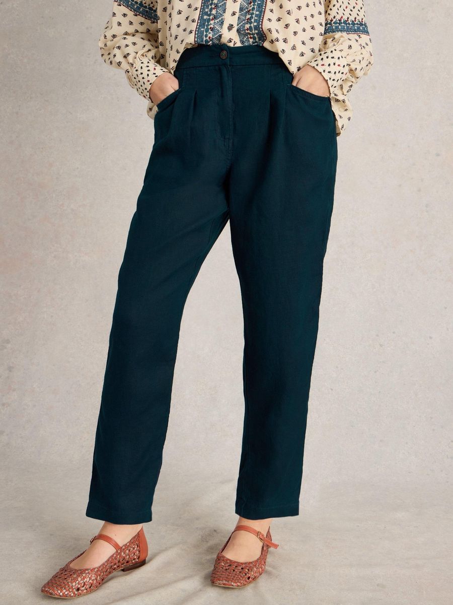 Leinenhose mit Bundfalten und Karottenschnitt