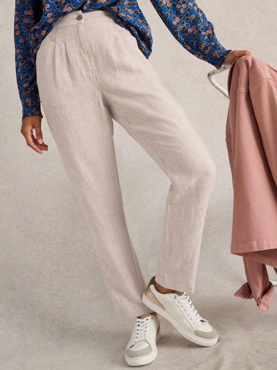 Leinenhose mit Bundfalten und Karottenschnitt