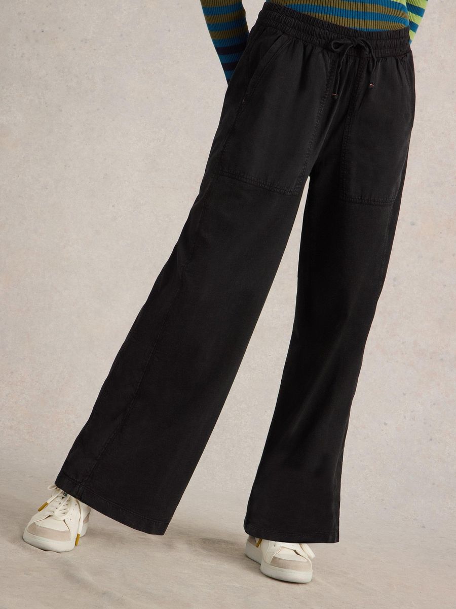 Weite Baumwoll-Jogginghose mit Utility-Taschen
