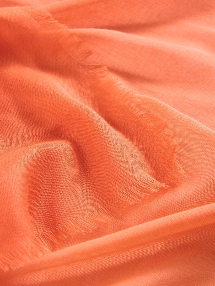 Kuscheliger Oversized-Schal mit Fransen