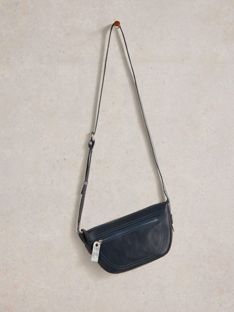 Caro Crossbody-Tasche aus Narbenleder