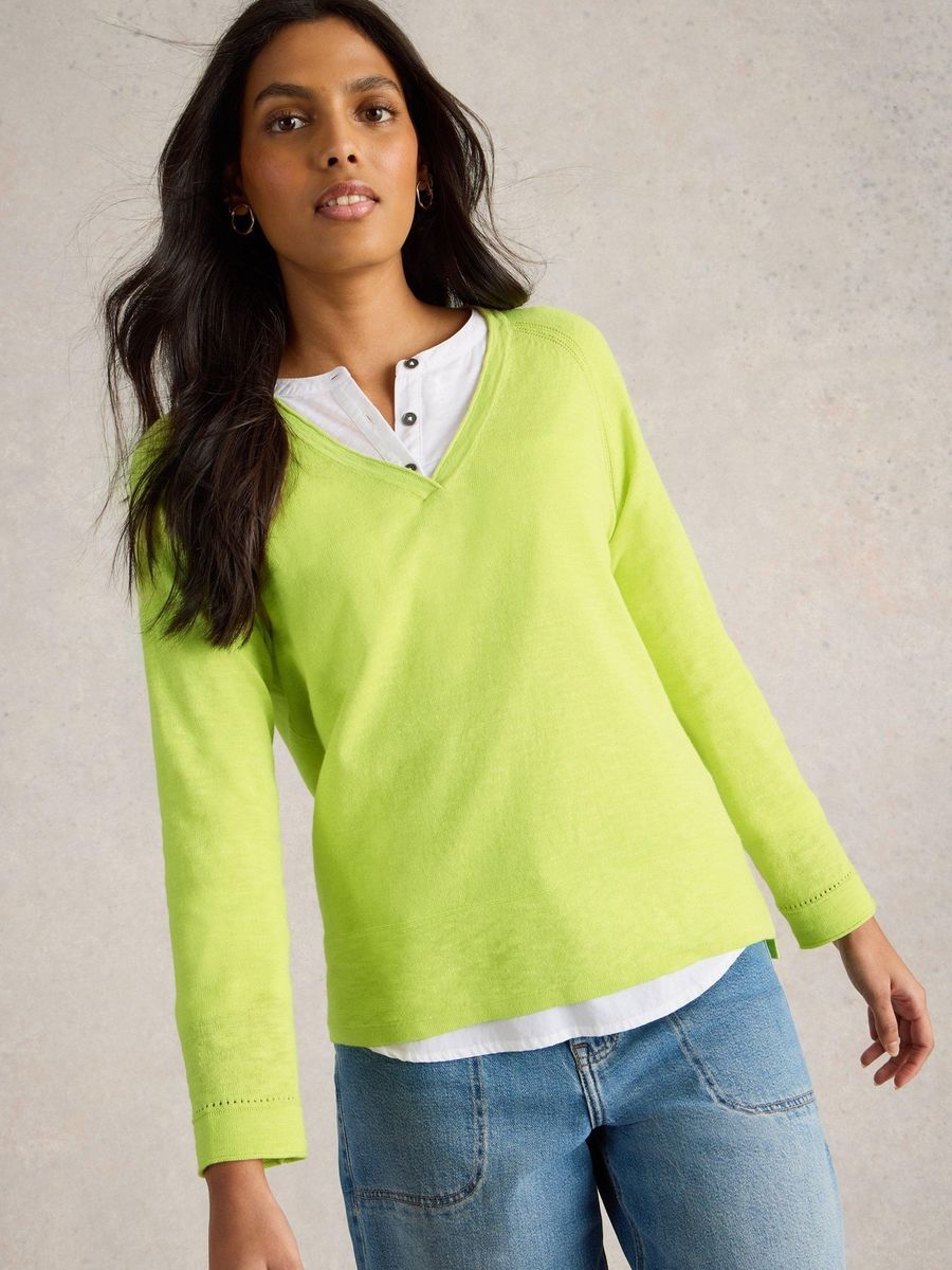 Leichter Pullover mit V-Ausschnitt