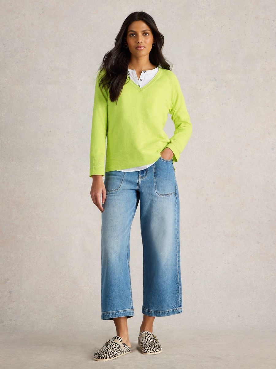 Leichter Pullover mit V-Ausschnitt