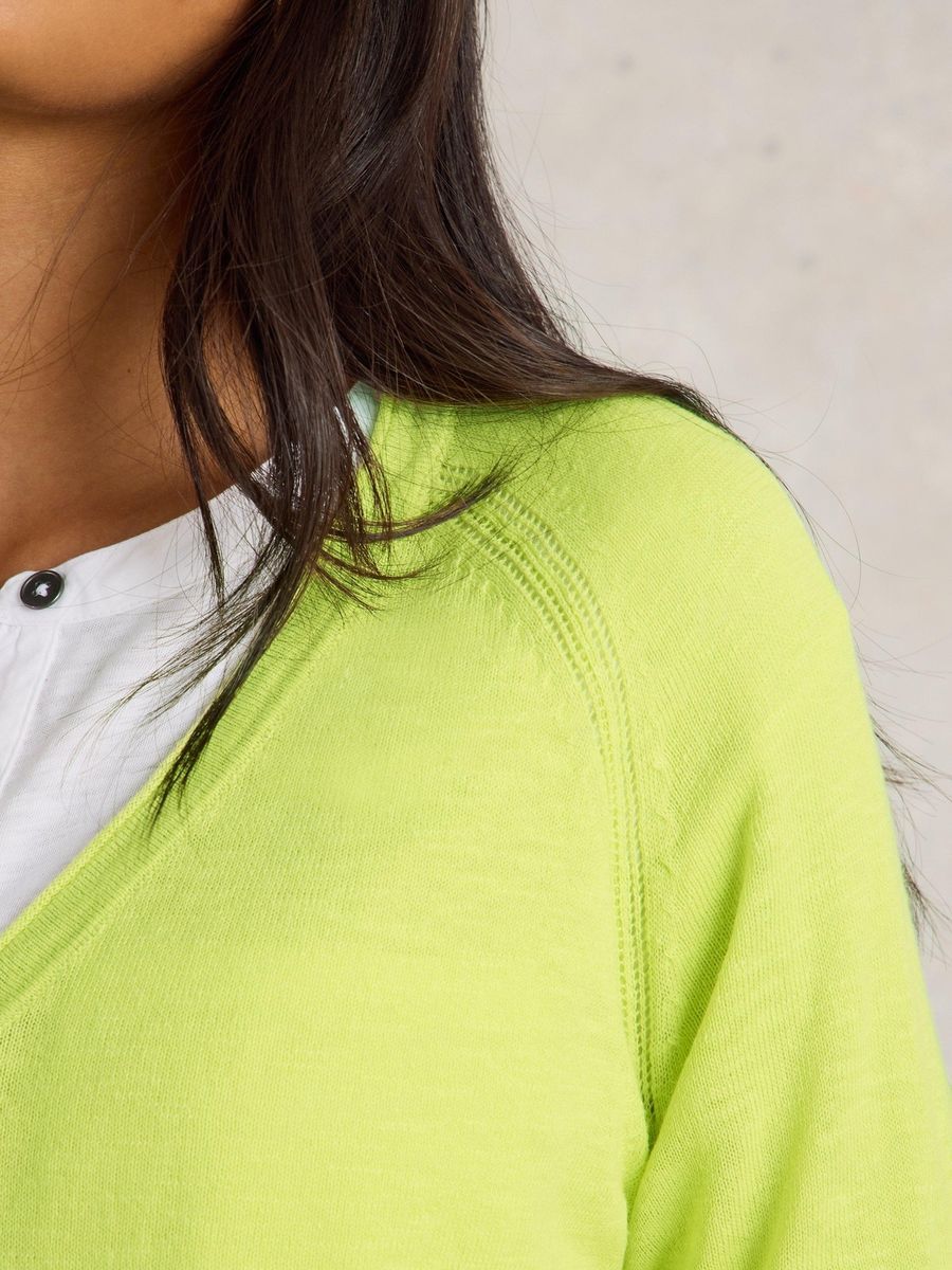 Leichter Pullover mit V-Ausschnitt